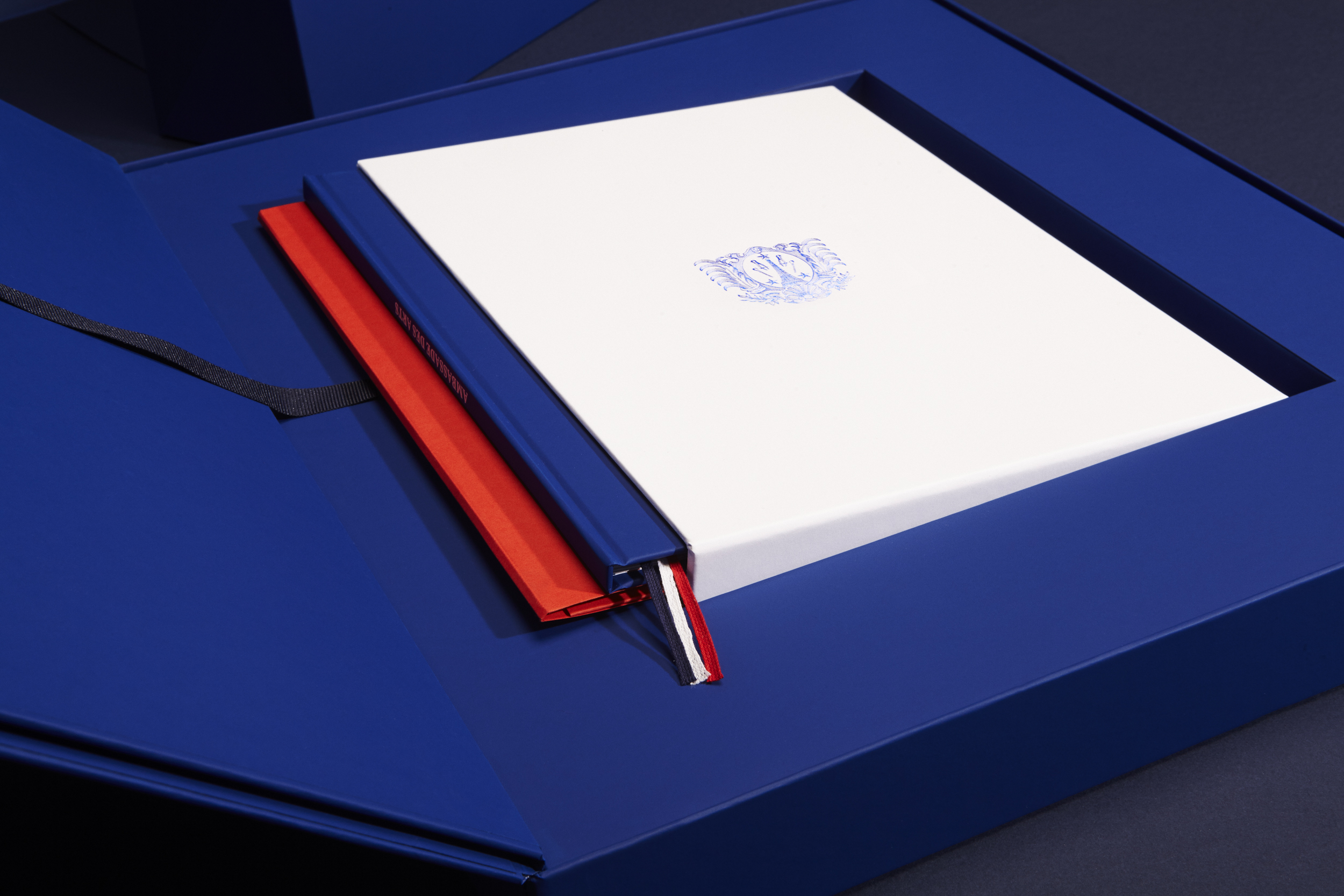 Ambassade des Arts - Branding / Logo design / Book designJEFFERSON ...